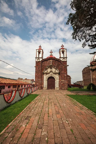 Tiro Vertical Uma Igreja Cidade Chapa Mota Estado México — Fotografia de Stock