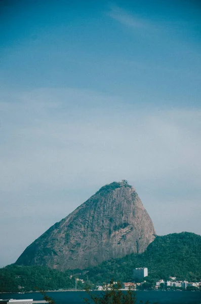 Een Schilderachtig Uitzicht Suikerbrood Berg Rio Brazilië Tegen Een Heldere — Stockfoto