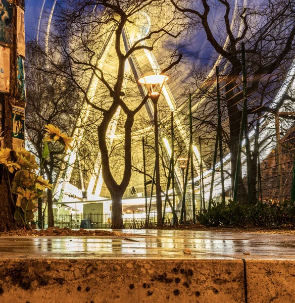 Ночное Колесо Обозрения Взято Снизу Budapest Венгрия — стоковое фото