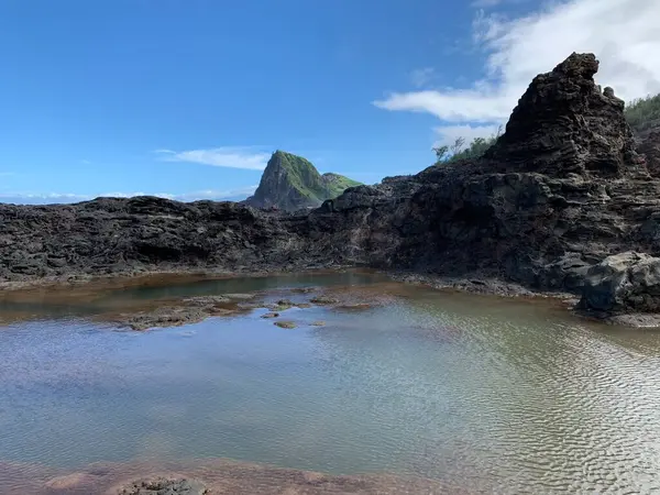 Pico Montaña Con Estanque Isla Hawaiana Maui Los —  Fotos de Stock