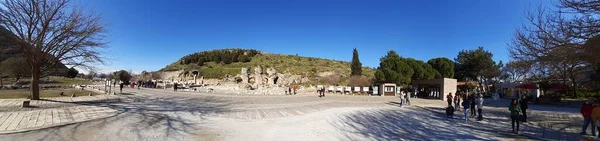 Arcadian Cesta Vedoucí Knihovny Celsus Amfiteátru Efezu Turecko — Stock fotografie