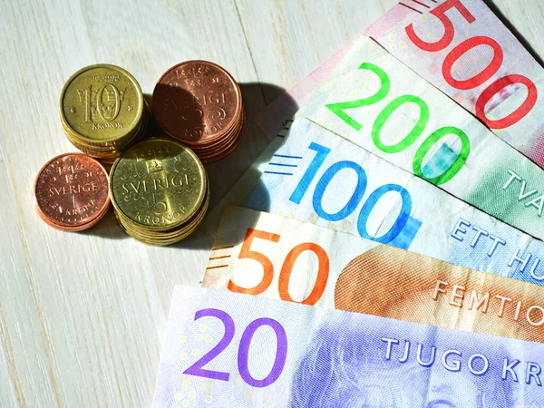 Detailní Záběr Švédských Bankovek Mincí Dřevěném Povrchu — Stock fotografie