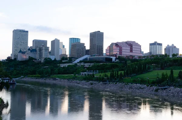 Edmonton Kanada 2021 Noční Pohled Moderní Město Řeky — Stock fotografie