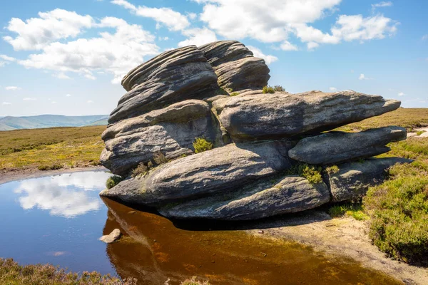 Rocce Erose Dal Vento Nella Brughiera Del Derbyshire Regno Unito — Foto Stock