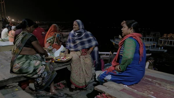 Group Indian Females Sitting Ganga Aarti Ceremony Evening — Stock Photo, Image