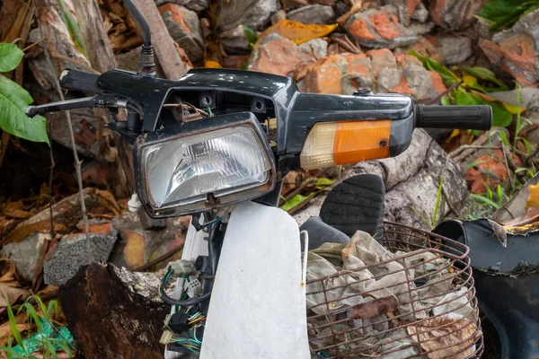 古い壊れたオートバイのハンドルバーの閉鎖 — ストック写真