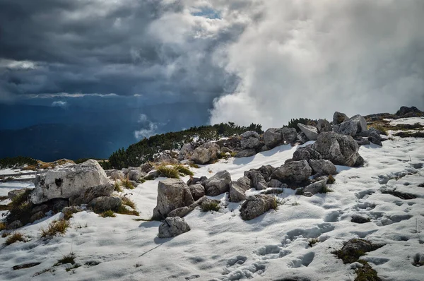 Cima Montaña Hohe Veitsch Pico Con Piedras Nieve Vista Sobre —  Fotos de Stock