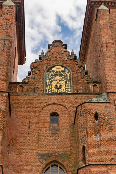 Tiro Vertical Catedral Real Gniezno Día Nublado — Foto de Stock