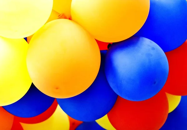 Zbliżenie Jasnego Grona Kolorowych Balonów — Zdjęcie stockowe