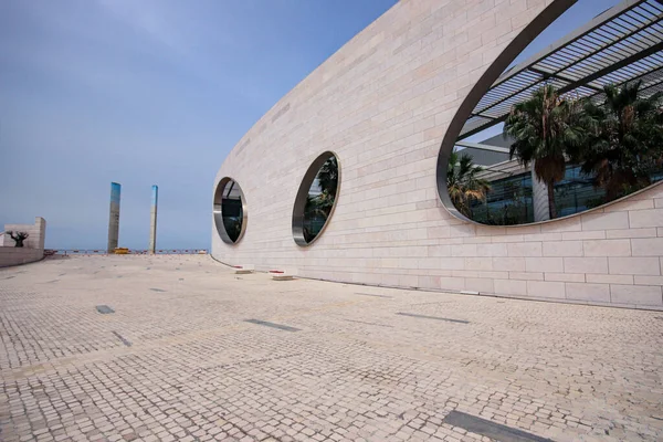 Primer Plano Edificio Con Ventanas Redondas —  Fotos de Stock