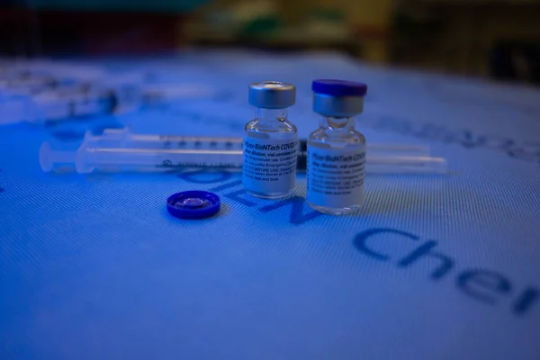 Eine Nahaufnahme Von Covid Impfflasche Injektion Pandemie — Stockfoto