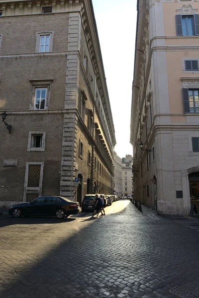 Tiro Vertical Das Ruas Roma Pela Manhã Itália — Fotografia de Stock