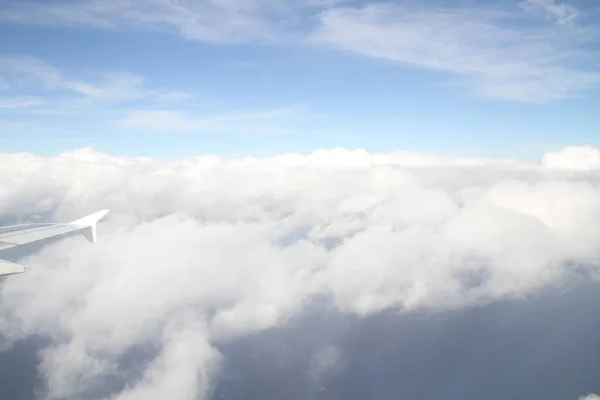 白い雲の美しいショット — ストック写真