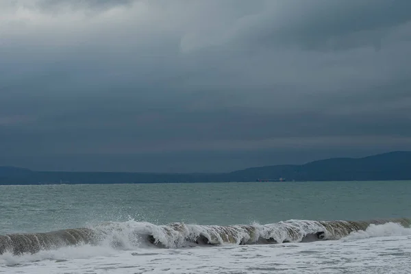 Ein Malerischer Blick Auf Den Weiten Ozean Bei Bewölktem Wetter — Stockfoto