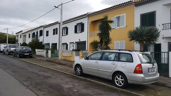 Een Straat Met Huizen Auto Het Eiland Sao Miguel Portugal — Stockfoto