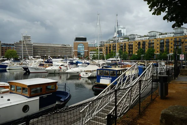 Vidvinkel Utsikt Över Katherines Dock London England Storbritannien — Stockfoto