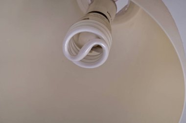 Ampulün düşük açılı görüntüsü.