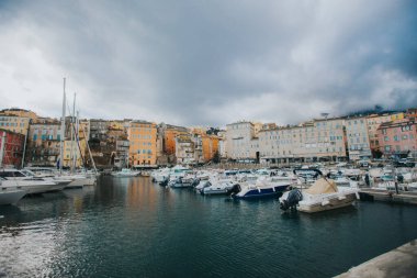 Yerel bir limanda güzel bir tekne manzarası, Bastia, Fransa