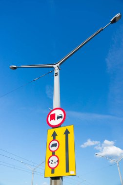 Yol işaretlerine yakın çekim