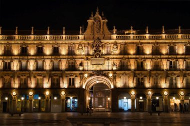 İspanya 'nın Salamanca şehrinin gece manzarası