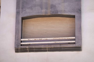 Gündüz vakti şantiyede.