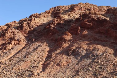 Arches Ulusal Parkı 'ndaki kayalık yamaç. Utah, Birleşik Devletler.