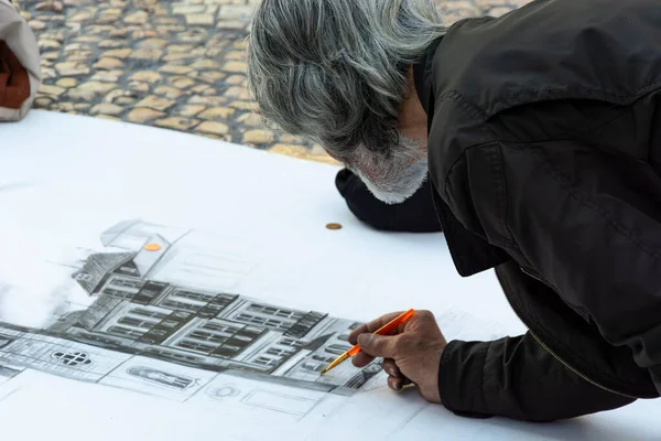 Velho Artista Pintando Edifícios Rua Porto Portugal — Fotografia de Stock