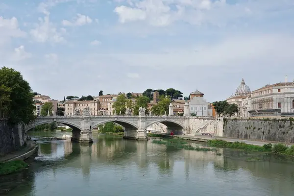 Roma Vatikan Birbirine Bağlayan Tiber Nehri Üzerindeki Ponte Vittorio Emanuele — Stok fotoğraf