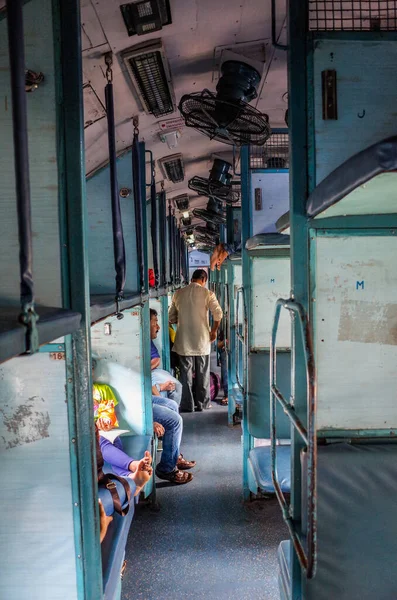 Wnętrze Starego Taniego Pociągu Indiach — Zdjęcie stockowe