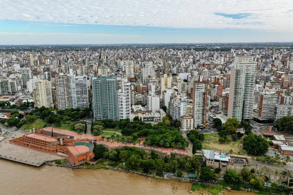 在阿根廷圣达菲Rosario的Parque Espana上空 — 图库照片