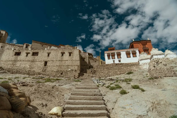 Låg Vinkel Skott Stentrappor Som Leder Upp Till Stenhus Ladakh — Stockfoto