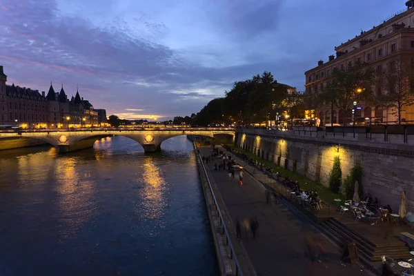 Paris Akşam Vakti Pont Change Köprüsünün Güzel Bir Manzarası — Stok fotoğraf