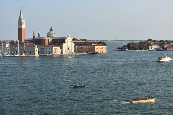 Naturskön Utsikt Över Båtar Och Arkitektur Den Venetianska Lagunen Venedig — Stockfoto