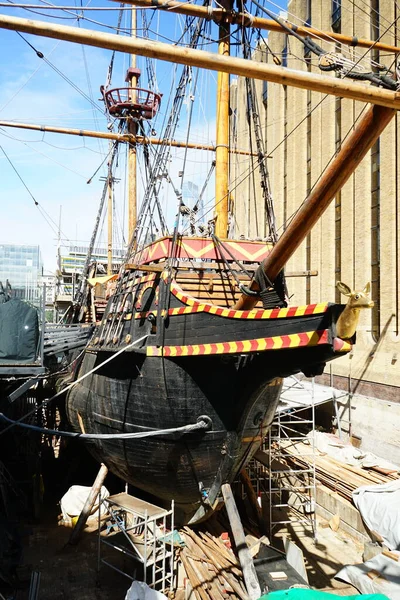 Sör Francis Drakes Teknesi Golden Hind Mary Overie Rıhtımı Bankside — Stok fotoğraf
