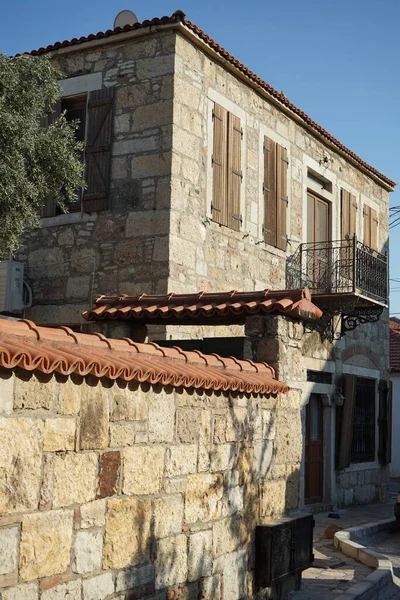 Bel Extérieur Une Vieille Maison Traditionnelle Deux Étages Dans Ville — Photo