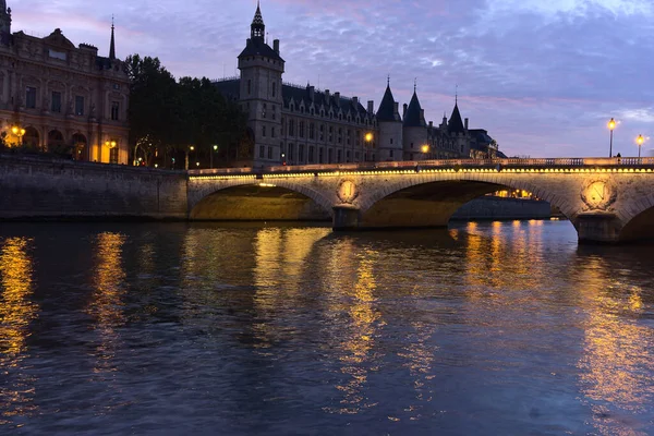 Paris Akşam Vakti Pont Change Köprüsünün Güzel Bir Manzarası — Stok fotoğraf