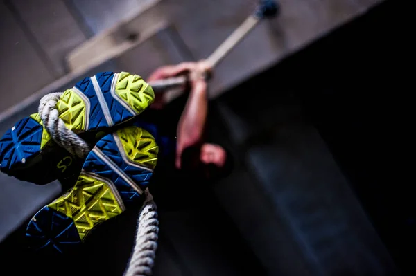Low Angle Shot Feet Person Climbing Rope Sports Center — Stock Photo, Image