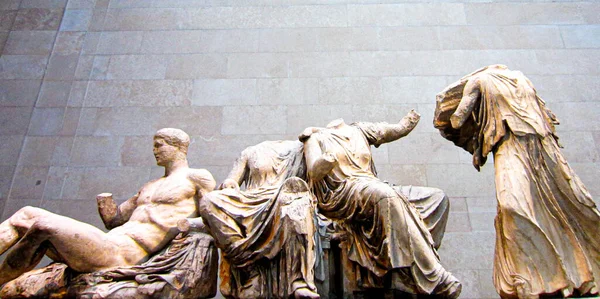 英国ロンドンの大英博物館で古代ギリシャのパルテノン神殿の彫像のクローズアップショット — ストック写真