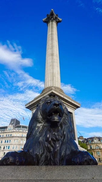 Riesige Löwenstatue Trafalgar Square Lonion Großbritannien — Stockfoto