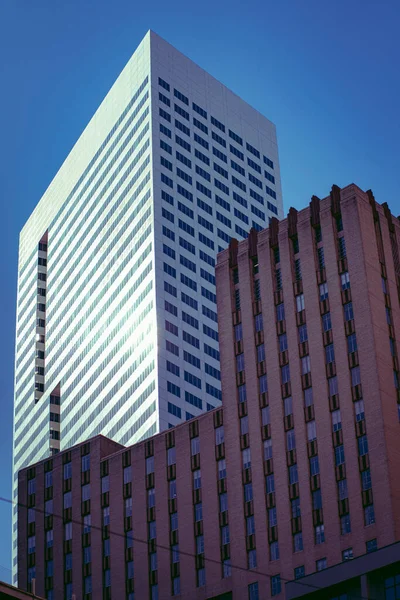 Egy Függőleges Felvétel Modern Irodaházakról Napfény Alatt Houstonban Usa Ban — Stock Fotó
