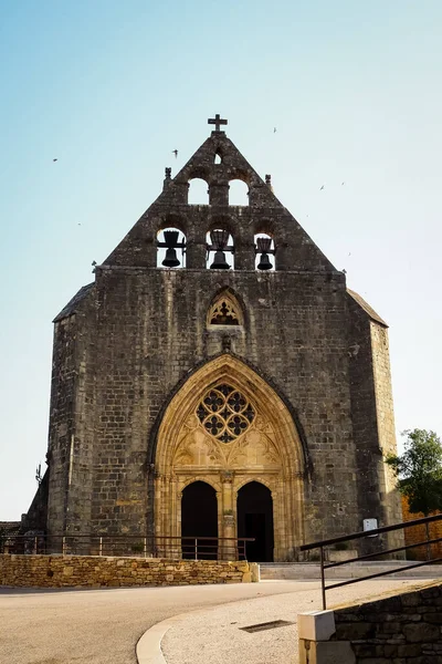 Vertikal Bild Genomtänkt Gotisk Stil Medeltida Katedral Klar Himmel Dordogne — Stockfoto