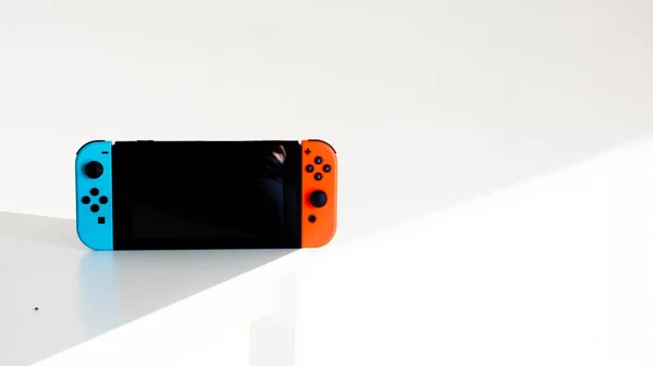 Διακόπτης Nintendo Δύο Χειριστήρια Λευκό Φόντο — Φωτογραφία Αρχείου