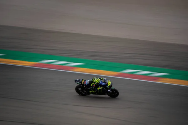 Motociclista Italiano Corriendo Aragongp Través Uno Los Rincones Más Complicados —  Fotos de Stock