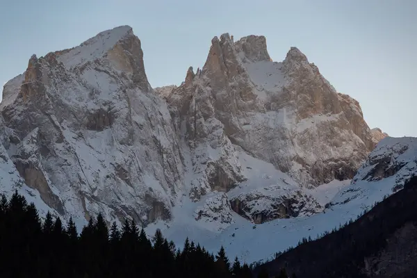Природный Ландшафт Высокогорной Вершины Покрытой Снегом — стоковое фото