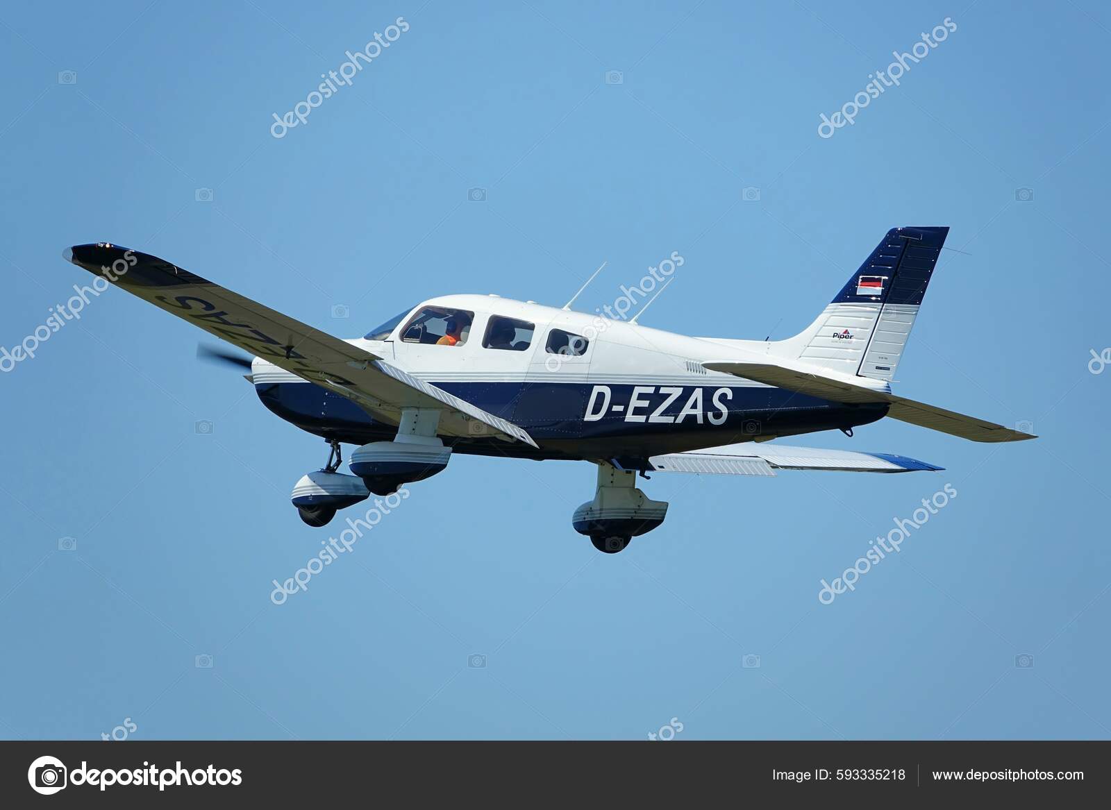 Flight Shot German Registered Piper Archer Iii Take Config Airport 