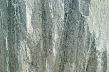 Taş ustası tarafından işlenmemiş doğal bir taşın ayrıntıları.