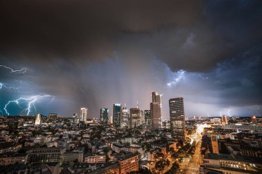Frankfurt üzerindeki fırtınanın hava görüntüsü.