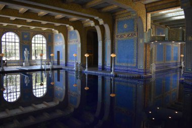 San Simeon, Kaliforniya 'daki Hearst Kalesi' nin kapalı havuzu ve hamamı.