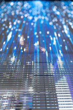 LED ışıklar panosu ile oluşturulan veri ve bilgi aktarım konseptinin bulanık bir hareket ışığı