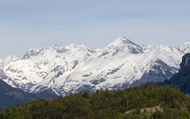 İsviçre 'deki Berner Alpleri' nin karlı Mahrenhorn dağı.